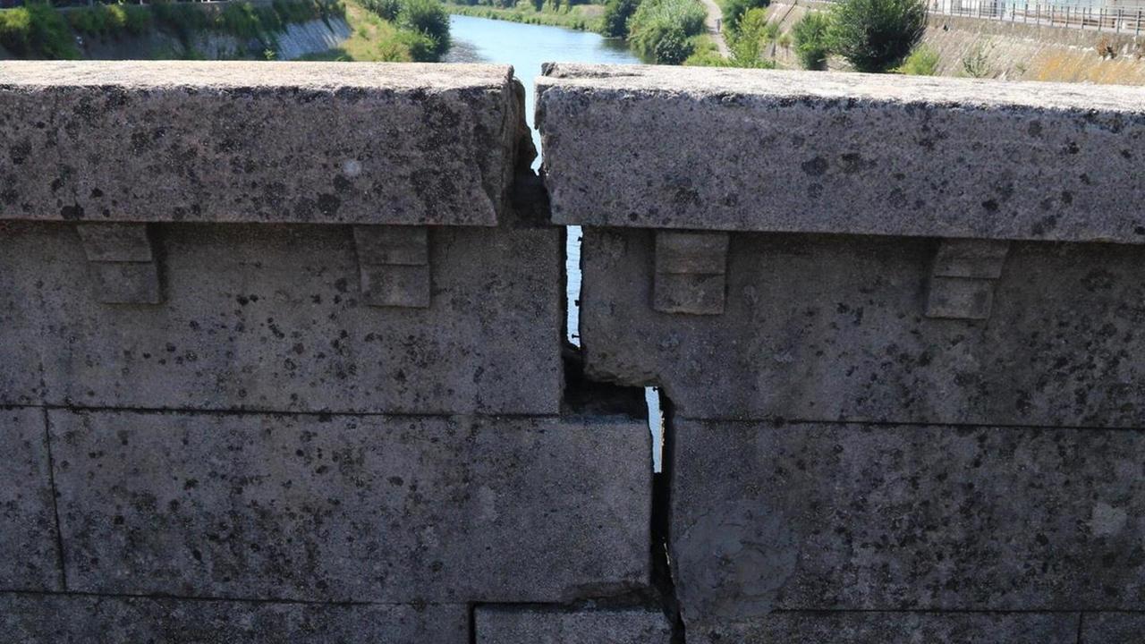 Ponte alla Vittoria chiuso nel giorno delle riaperture
