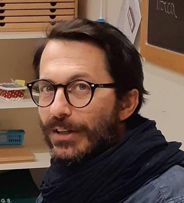 Metodo Montessori Il maestro Aldo se ne va in Sardegna per insegnare 