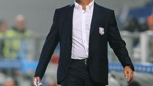 Lo strano destino di mister Riolfo: ha firmato per il Livorno di Spinelli ma è subito in bilico
