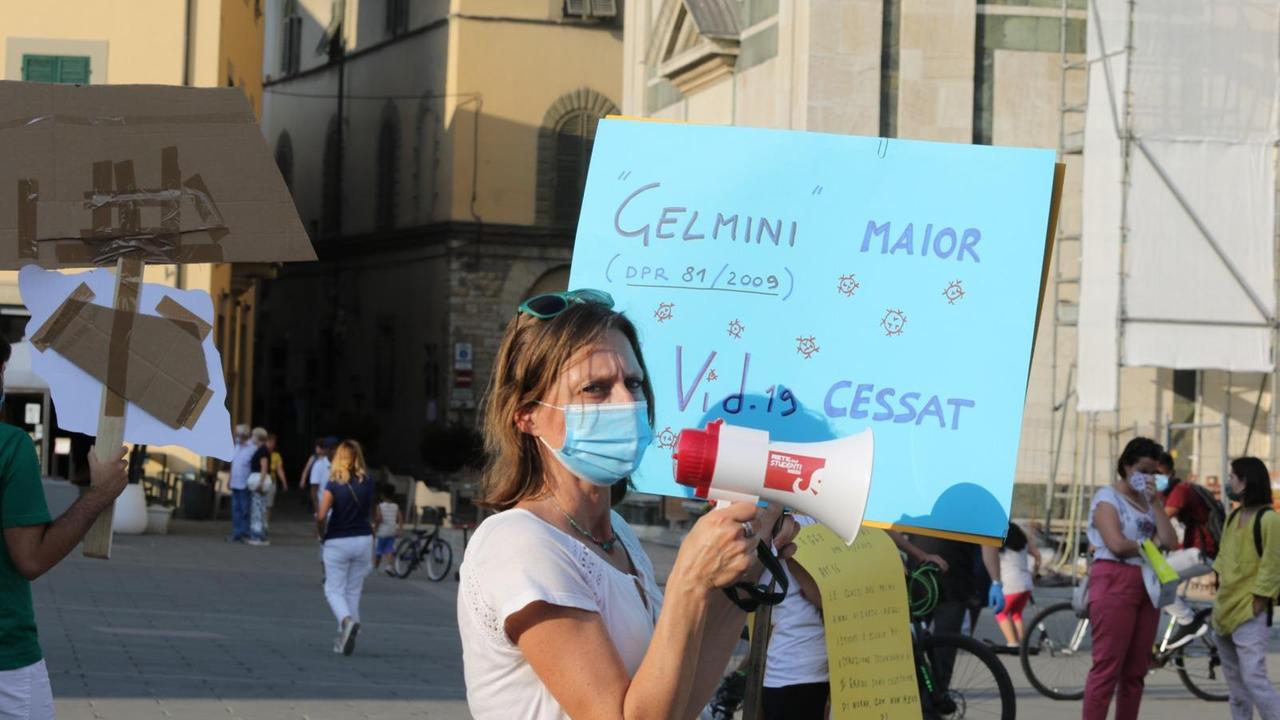 Una protesta contro le "classi pollaio"