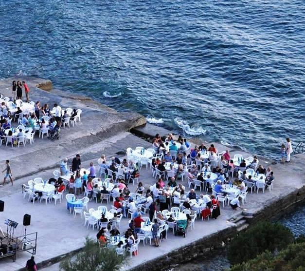 Strano compleanno a Patresi, il molo fa 60anni senza le cene 