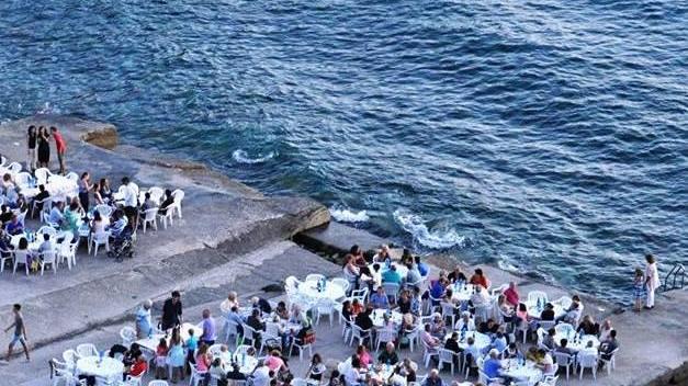 Strano compleanno a Patresi, il molo fa 60anni senza le cene