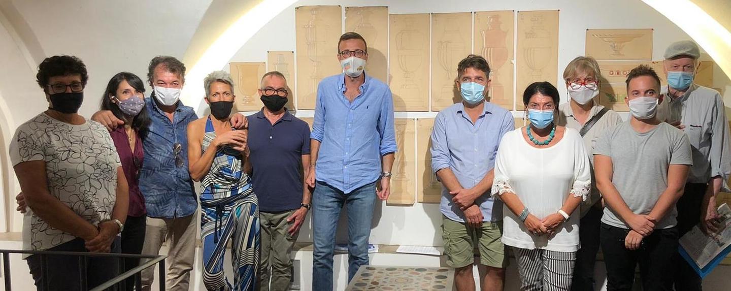 «Una scuola di formazione e aiuti agli artigiani alabastrai»