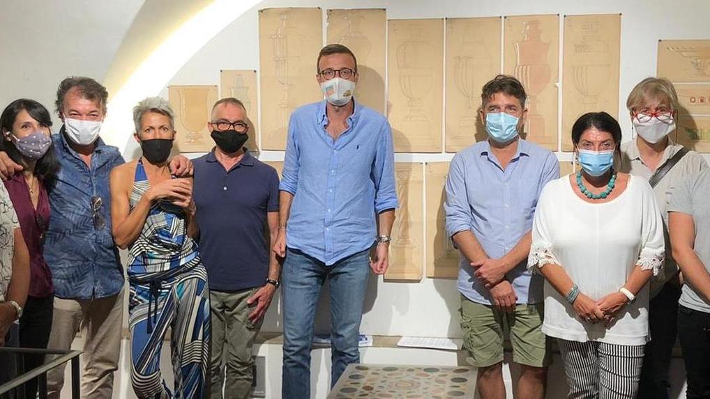 «Una scuola di formazione e aiuti agli artigiani alabastrai»