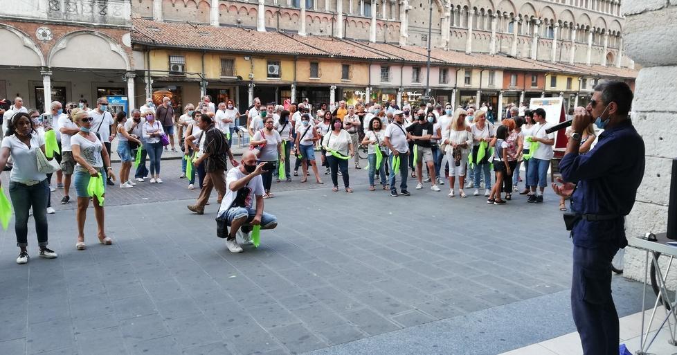 Sit-in per le discoteche