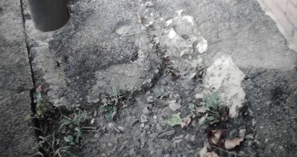 Buche nei marciapiedi 