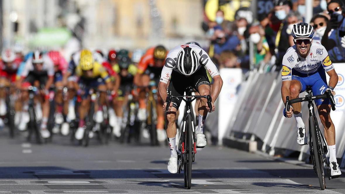 Lo spunto vincente di Julien Alaphilippe sullo svizzero Hirschi a Nizza