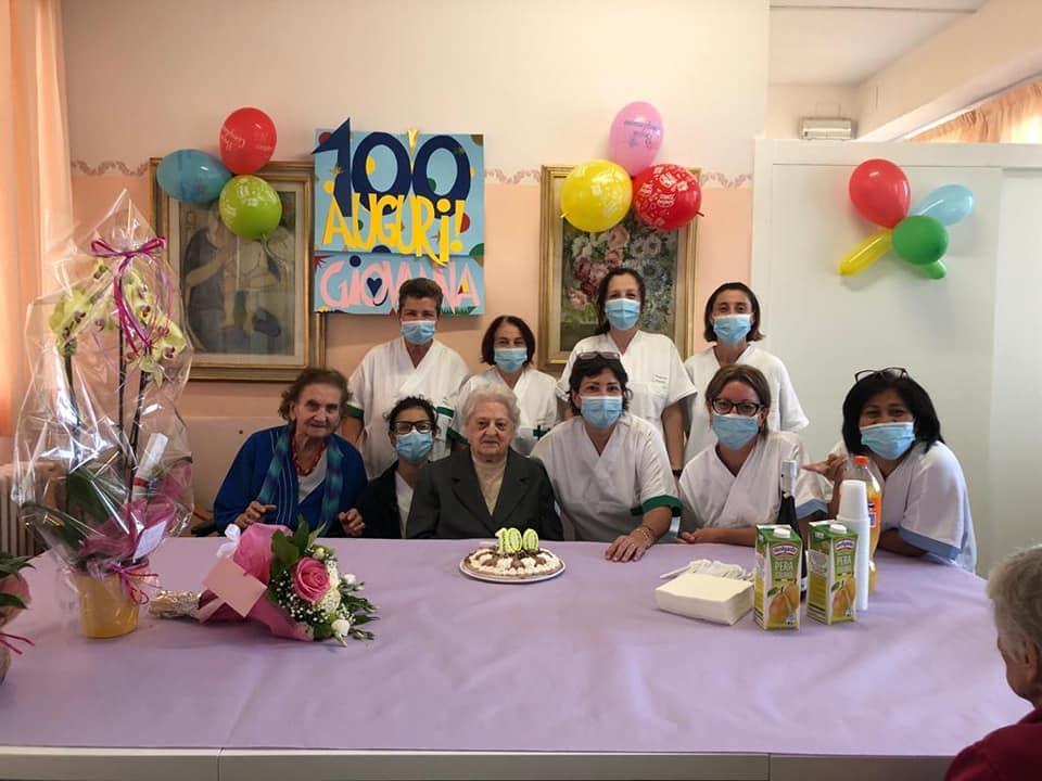 Al Centro residenziale Vincenzo Chiarugi è stata festeggiata la centenaria Giovanna Giotti