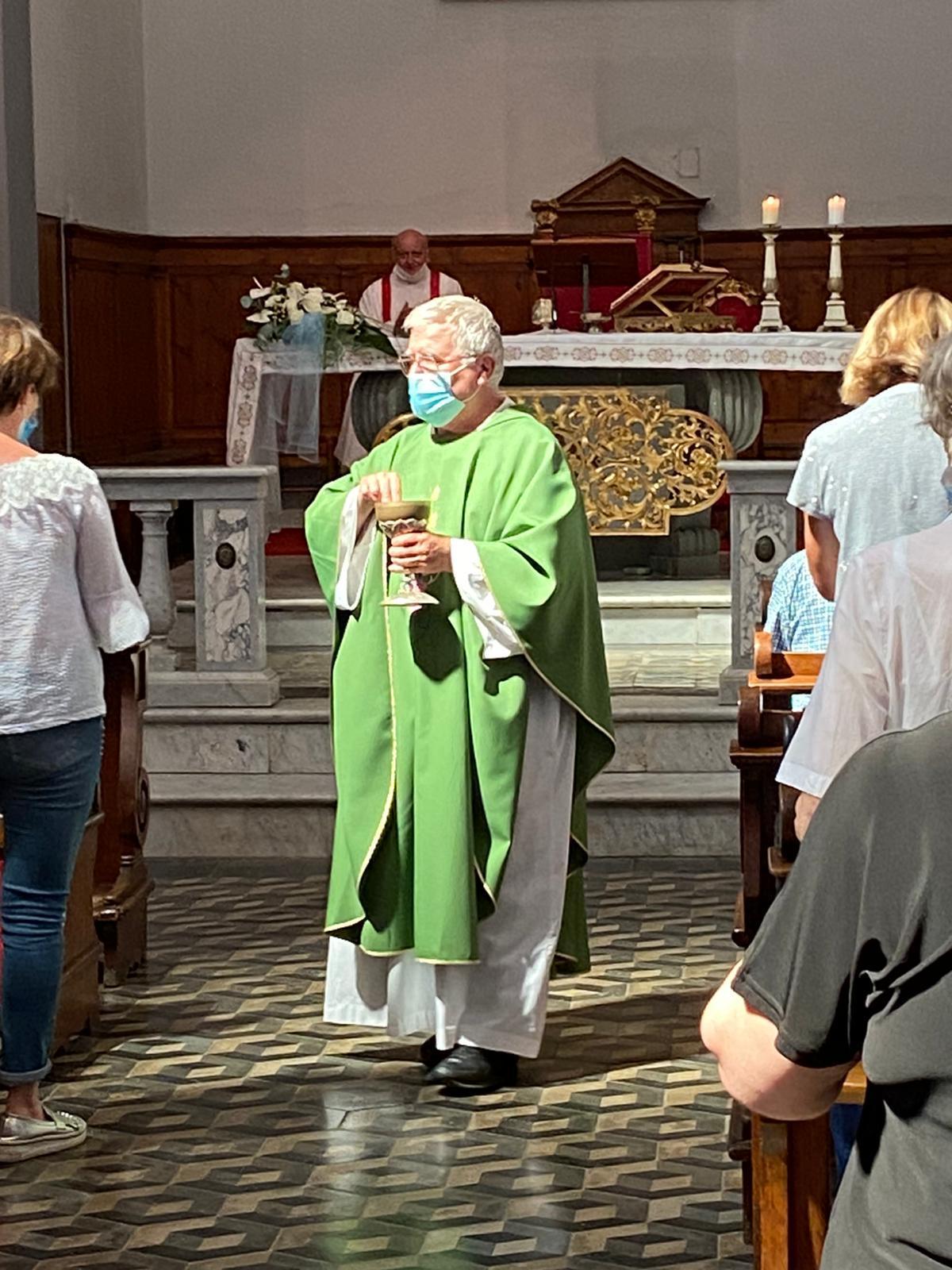 Don Antonio Stefanini va in pensione, i parrocchiani: "Grazie per questi dieci anni" - Foto