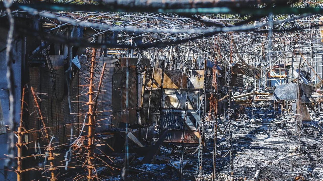 Alcune conseguenze del devastante rogo (foto Marzi)
