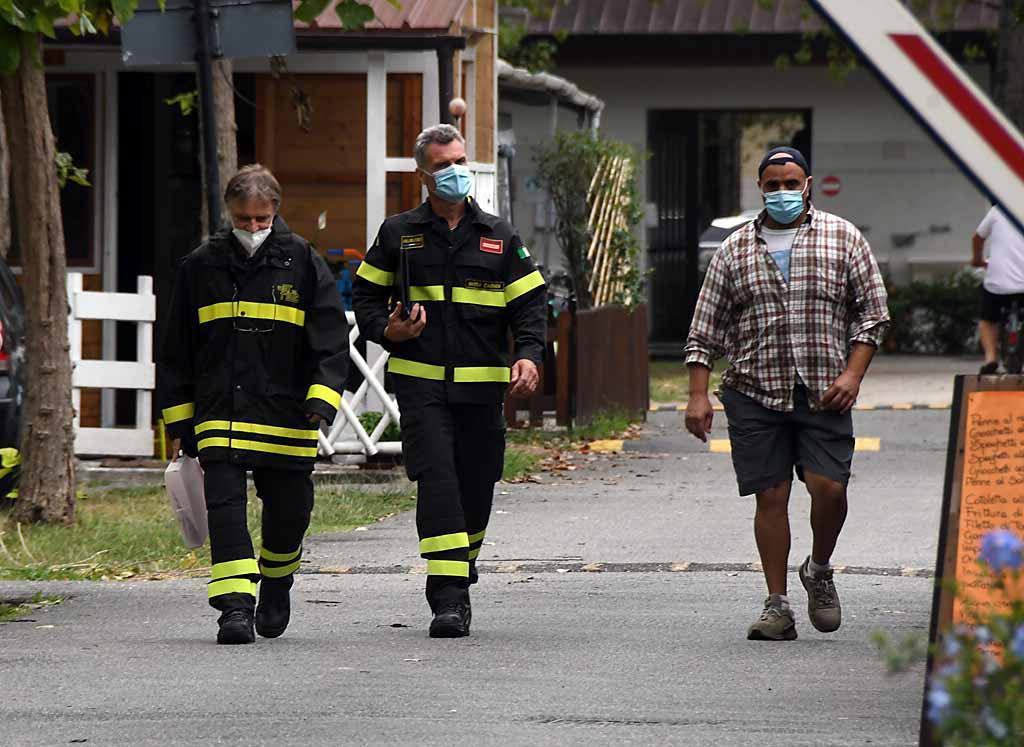 Il sopralluogo dei vigili del fuoco nel campeggio Verde Mare