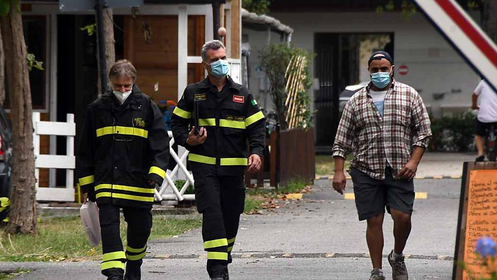 Il sopralluogo dei vigili del fuoco nel campeggio Verde Mare