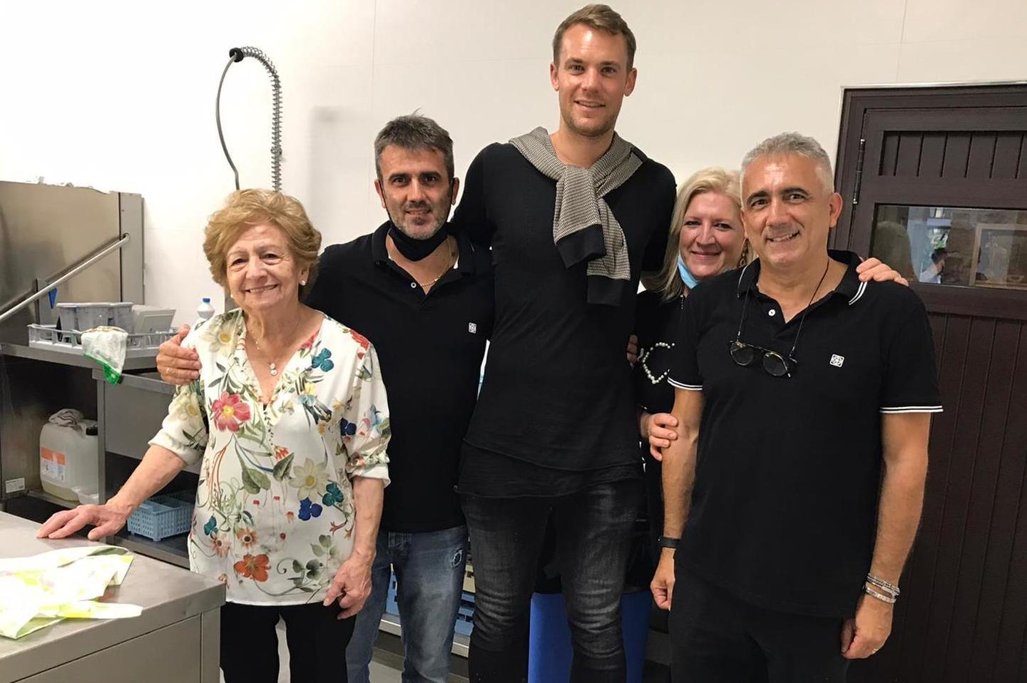 Neuer festeggia la Champions con i tortellini di Lorietta 