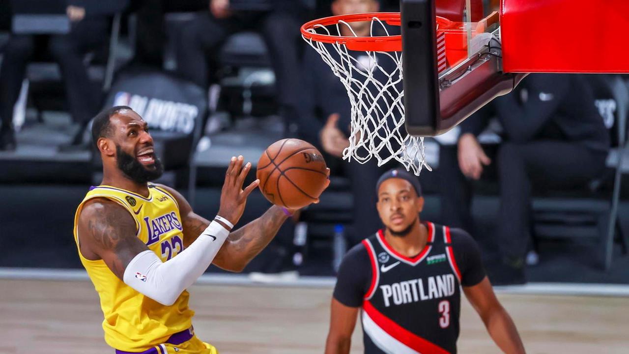 Davis e LeBron, 79 punti in due: Lakers qualificati