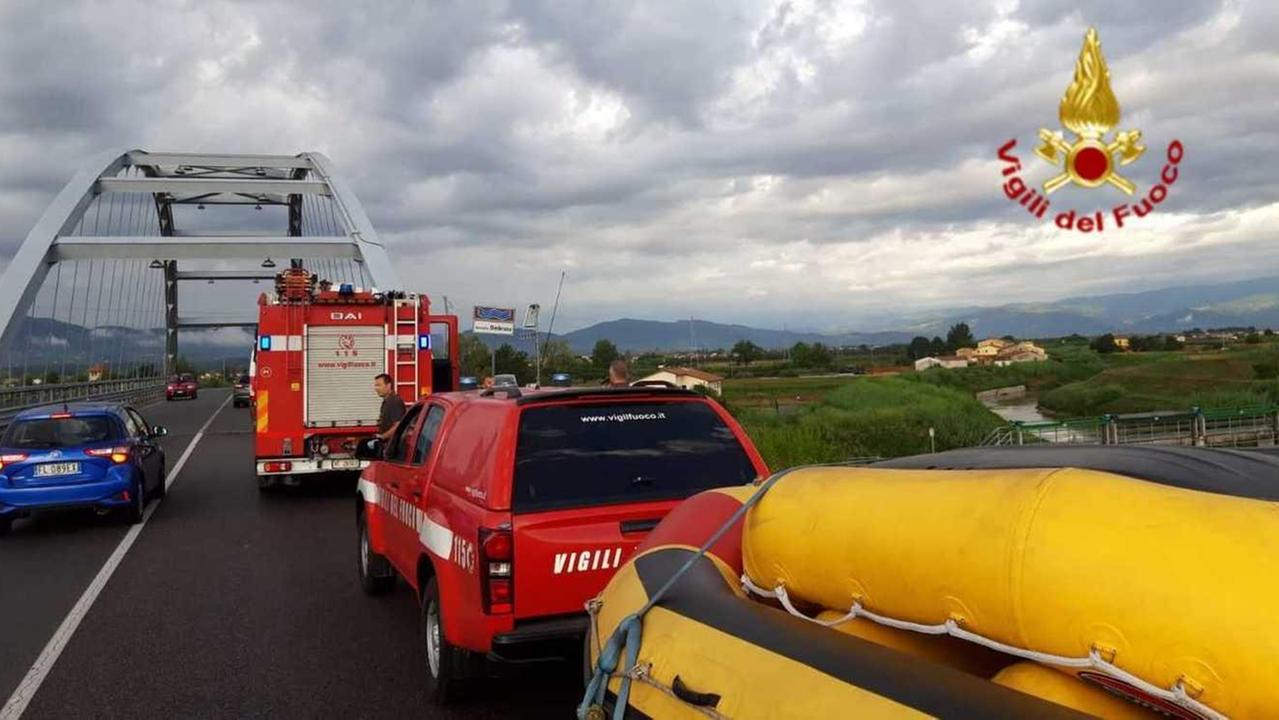 Tempesta di fulmini su Prato Donna cade dentro l’Ombrone