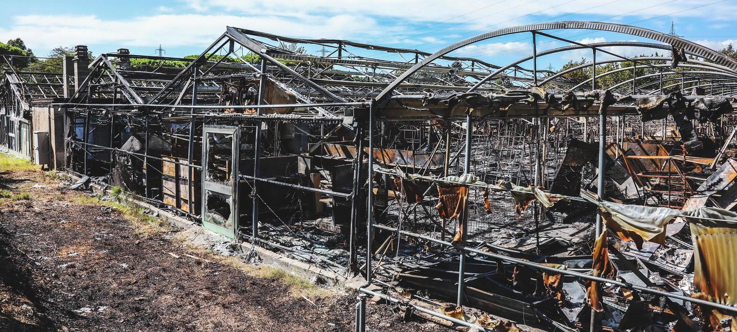 Ecco cosa resta del Garden Ghiomelli, andato completamente a fuoco nel primo pomeriggio di sabato