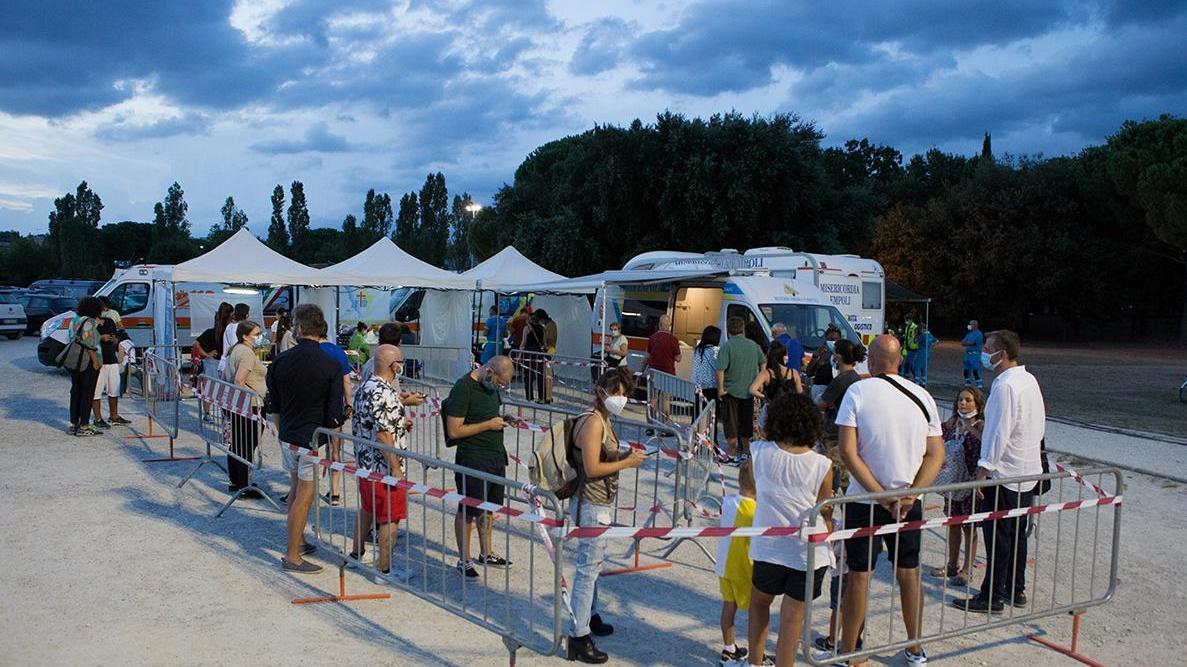 Tutti in coda per fare il test sierologico, in quattro giorni controllate 845 persone