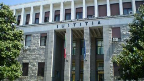 Il tribunale di Pisa dove si è svolta la direttissima dell'unico arrestato per il tentato colpo in villa