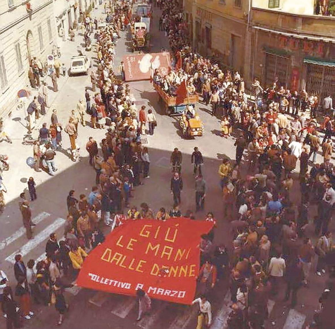 La manifestazione del 1° Maggio 1981 in piazza Gavinana con le donne in testa al corteo