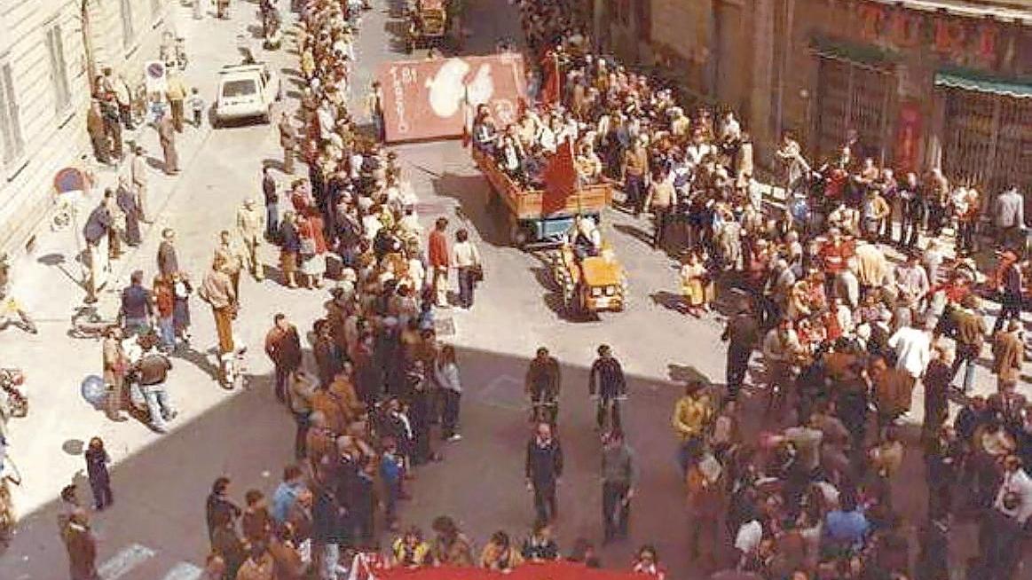 La manifestazione del 1° Maggio 1981 in piazza Gavinana con le donne in testa al corteo