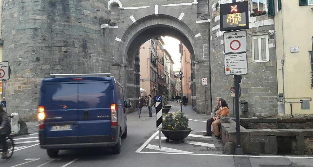 Confcommercio attacca sui varchi «Di nuovo spenti in orario 8-20» 