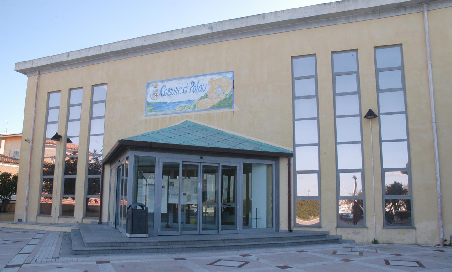 Palau, positiva in municipio. Il figlio: «Io e mio padre isolati» 