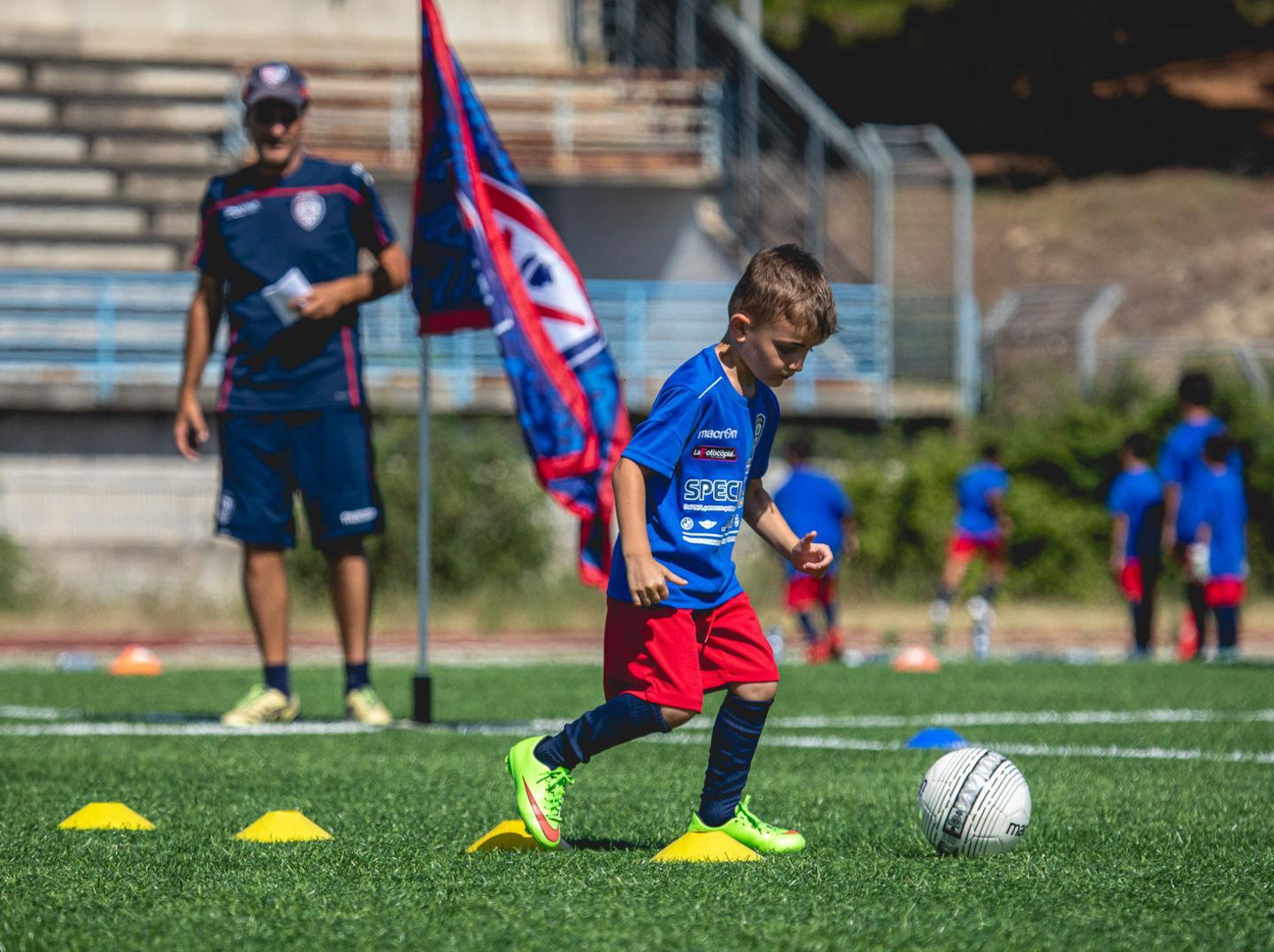 Allenatori a lezione sui campi di calcio a Borutta 