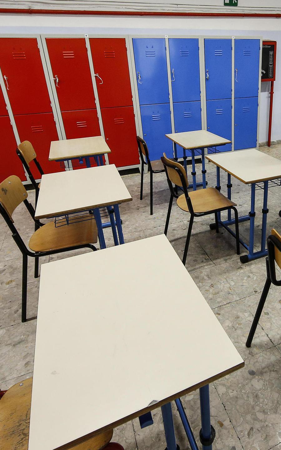 Niente mascherina per gli studenti se sono seduti a un metro di distanza