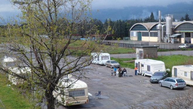 Nomadi di nuovo in piazza Oglio e gli imprenditori protestano 