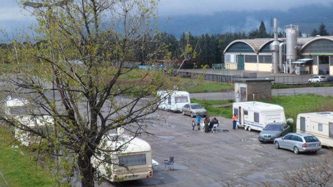 Nomadi di nuovo in piazza Oglio e gli imprenditori protestano