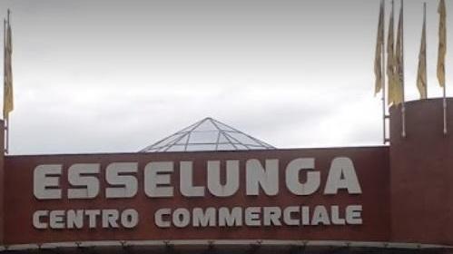 Un negazionista del Covid al market senza mascherina