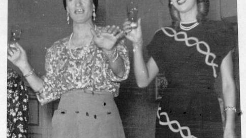 Una foto d’epoca con Lia Orlandi insieme al padre in scena