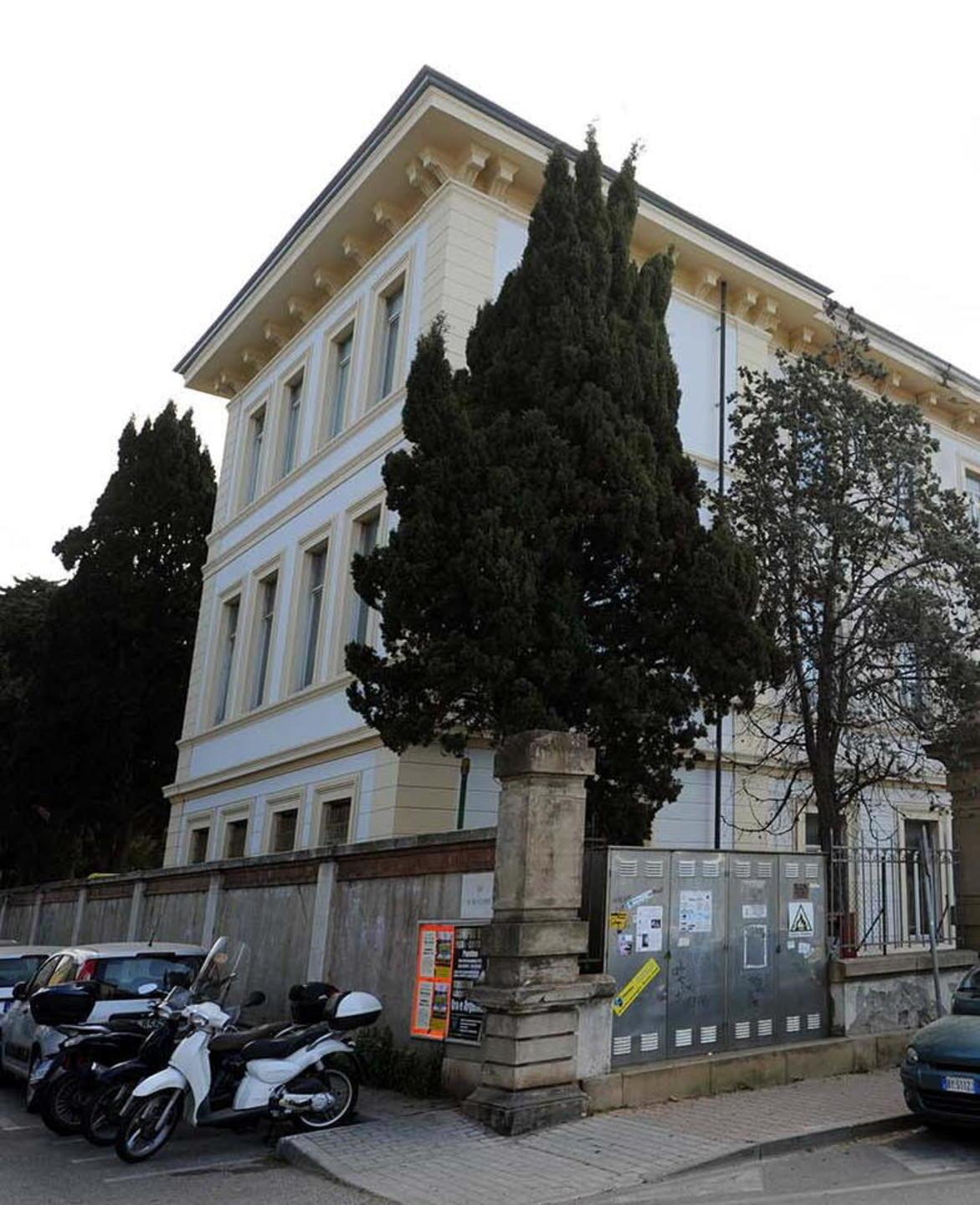 “Guardi”, più punti d’ingresso e banchi distanti il necessario 