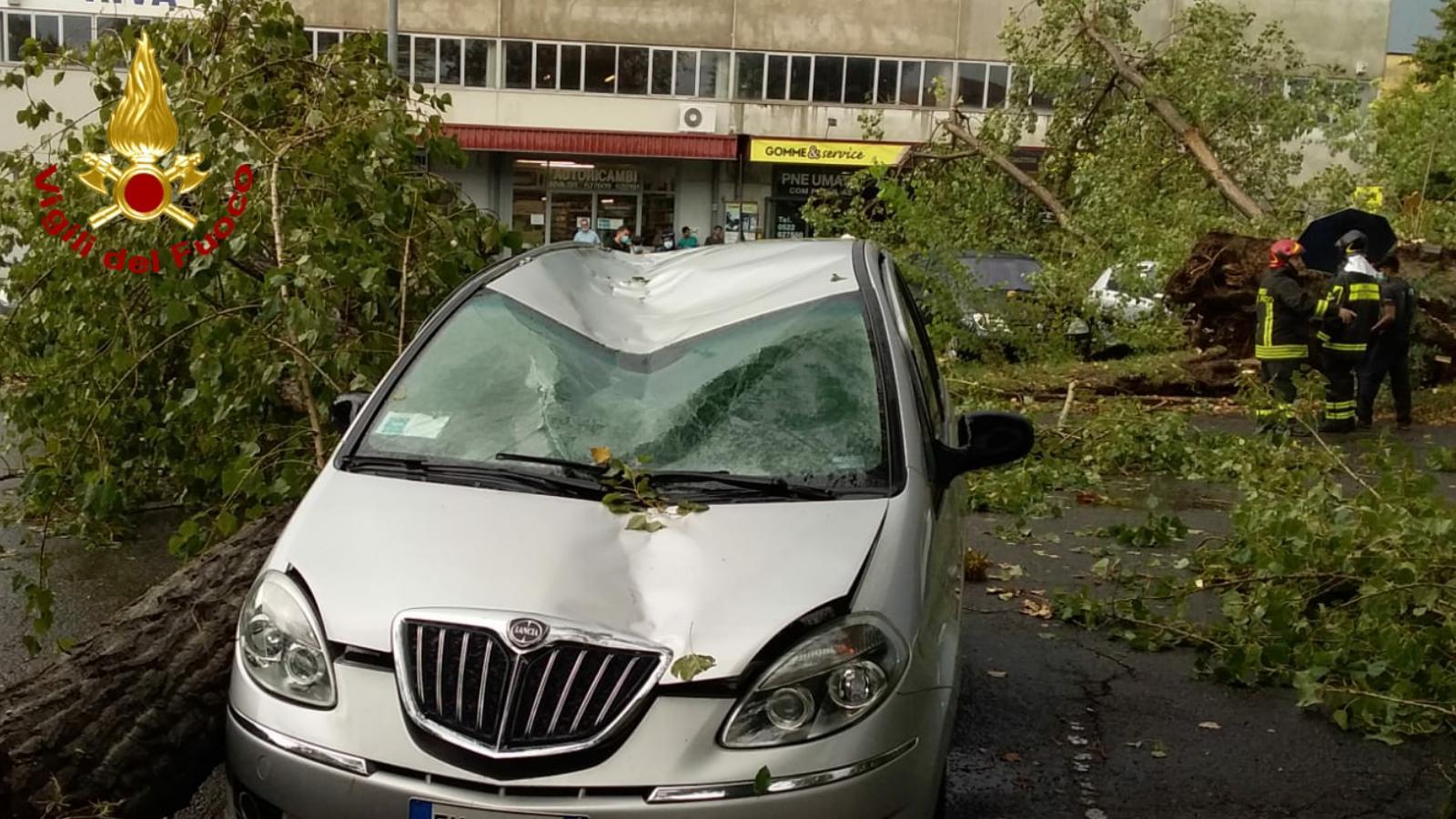 Un nubifragio si abbatte su metà provincia