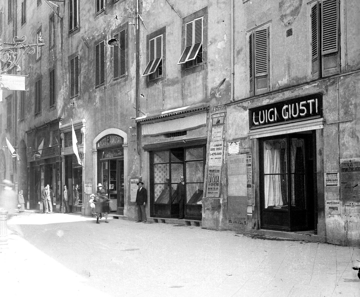 Il turbinio di negozi nel cuore del centro 