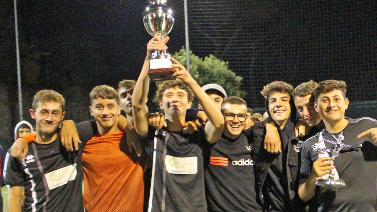 Under 16: il Blu Bar alza la coppa del Van Toff