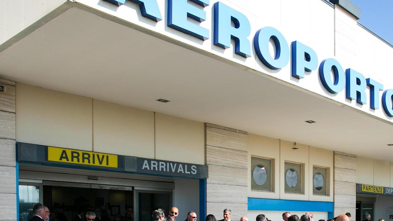 Aeroporto civile, più voli ma meno incassi