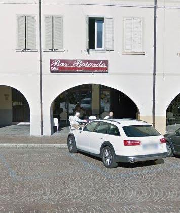 Auto ariete contro il bar ma il furto fallisce 