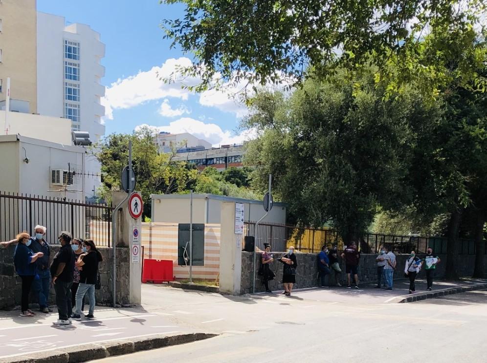 «Ore in fila sotto sole o pioggia per entrare in camera mortuaria»