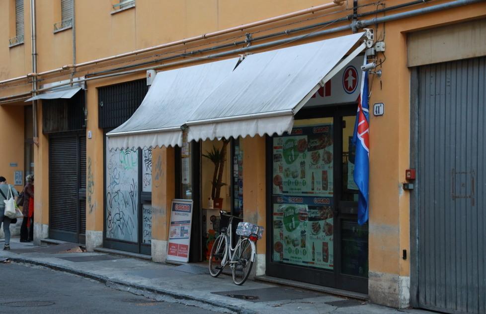 Novi Sad, ancora risse e furti: «Entrano nel market insanguinati» 