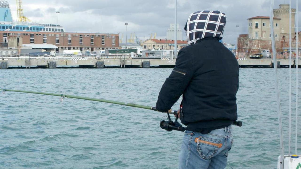 Si potrà pescare dal molo Elba «Almeno fino al 30 settembre»