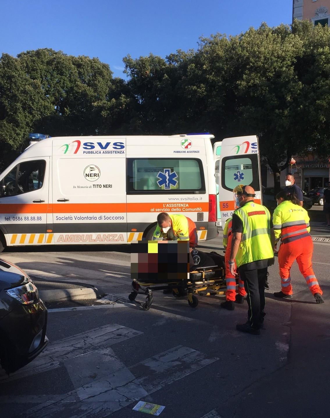 In auto travolge una donna