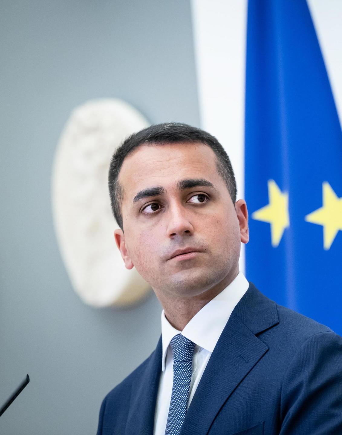 I 5 Stelle scendono in piazza con Castaldo e il ministro Di Maio