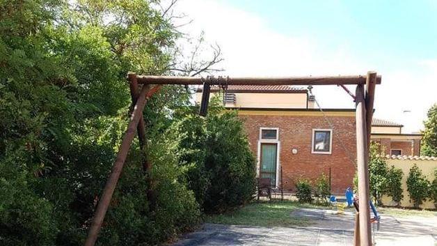 Atti vandalici nel parco giochi di Castelnuovo