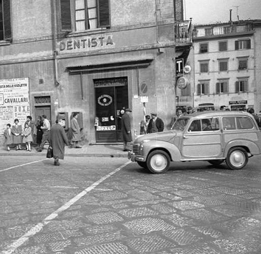Largo Carducci in un giorno di festa 