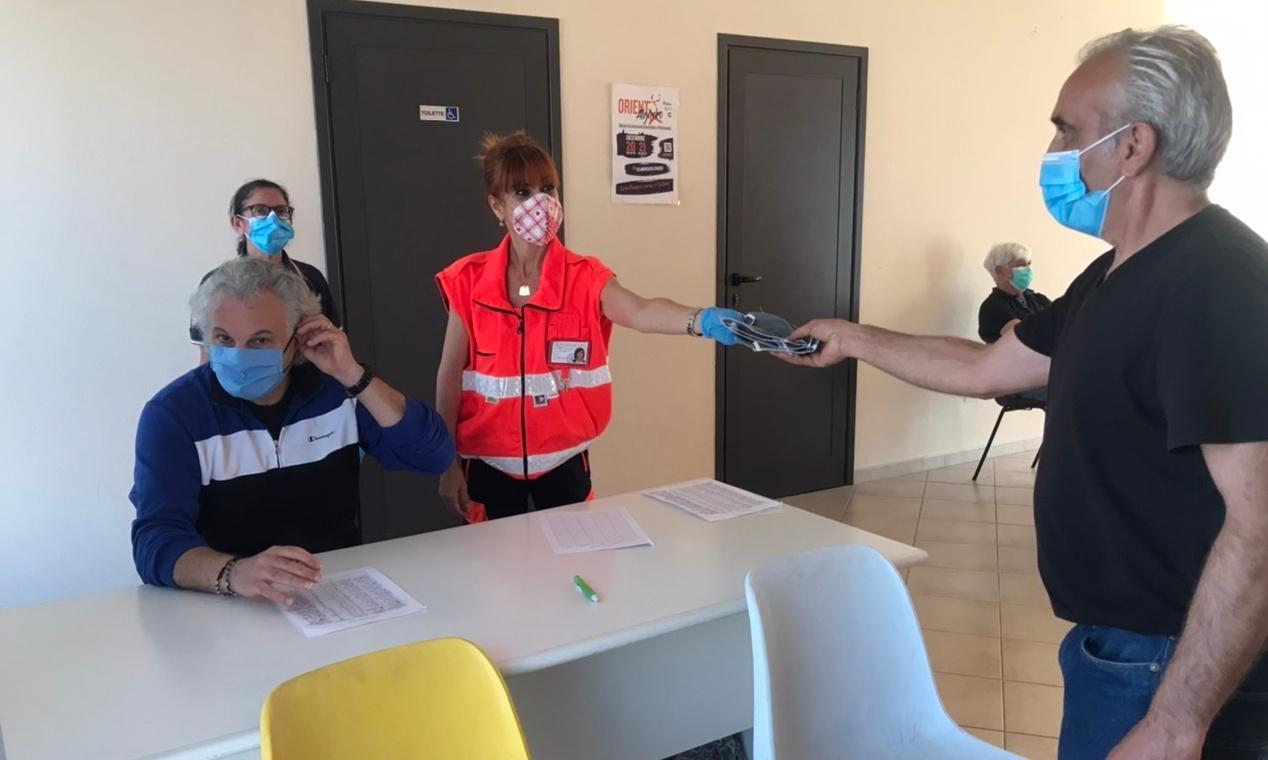 Il Comune consegna le mascherine