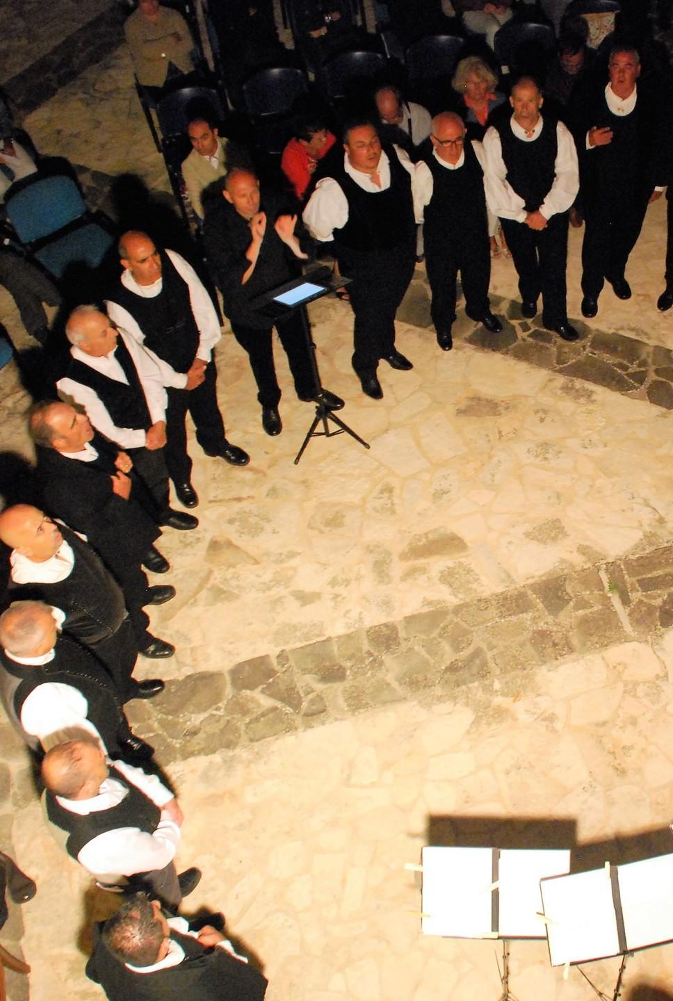 Il coro di Nulvi presenta “Torra beranu”