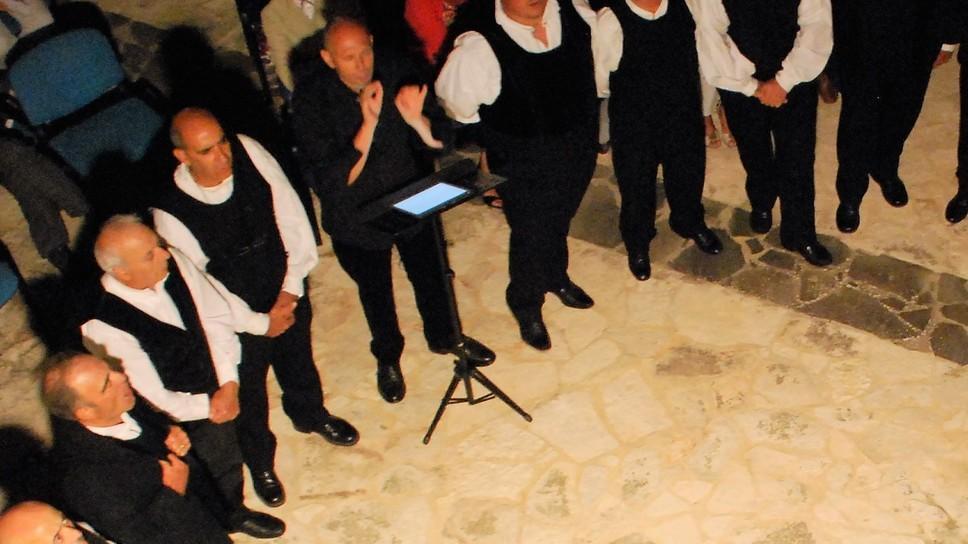 Il coro di Nulvi presenta “Torra beranu”