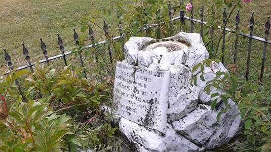 Frassinoro. Sfregio al cippo di Berta e Agata «Lo sistemiamo noi Alpini»