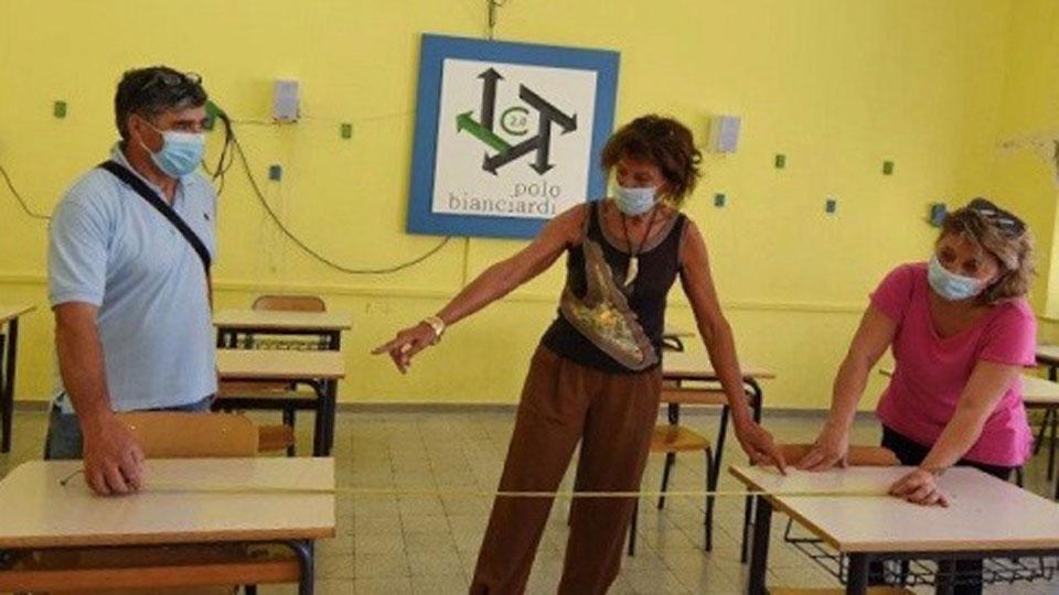 Superiori al lavoro: ingressi scaglionati, metà classi on line